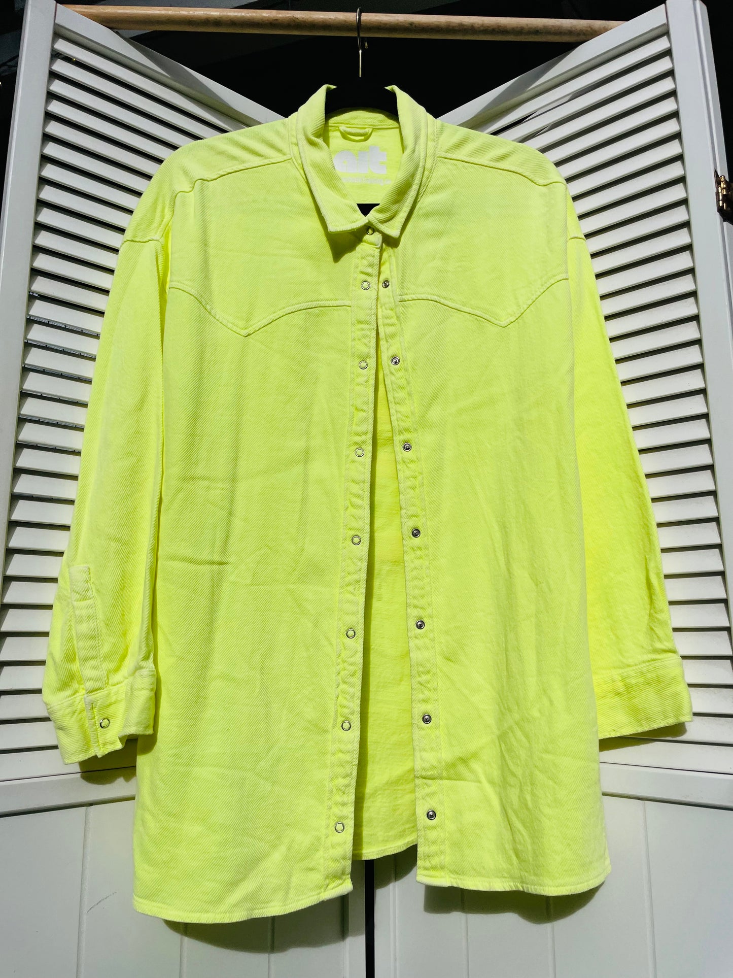 KALO LIME BUTTON UP